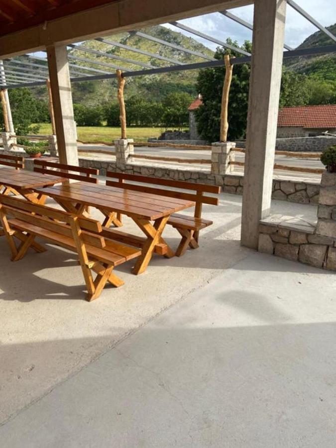 Bungalows Kisin Villa Trebinje Bagian luar foto